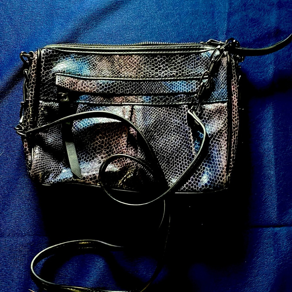 A simply Vera Vera Wang bag. Genuine leather.